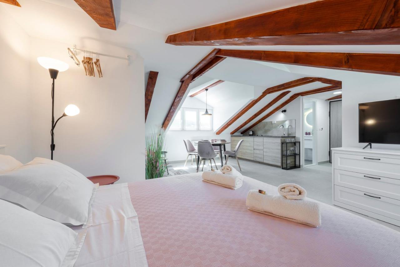 Apartment Gold 4
